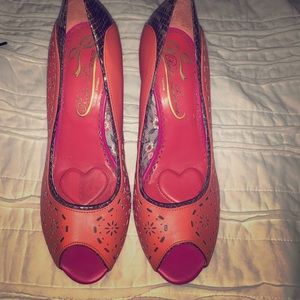 Adorable heels worn once. Check out the details!